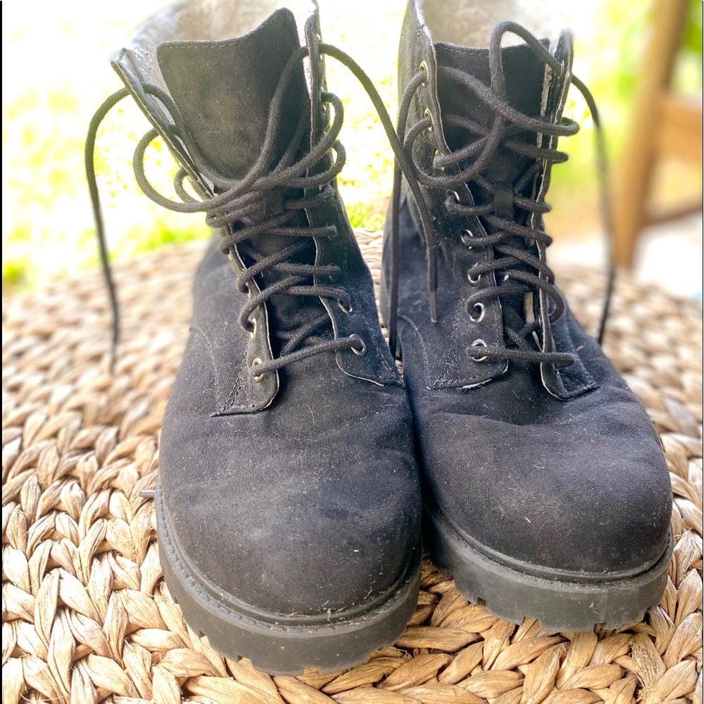Boots - Picture 2 of 7